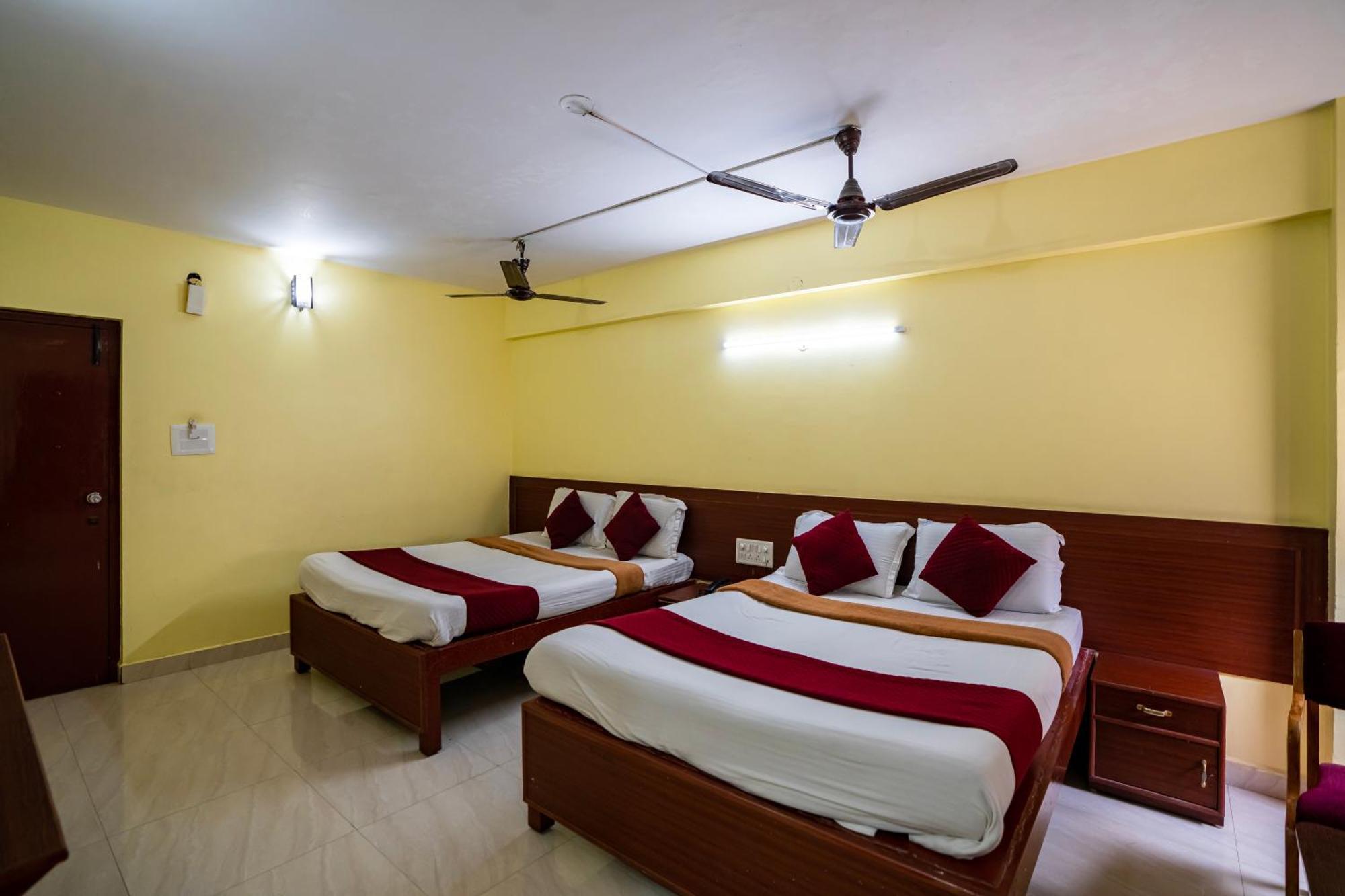Hotel Vyshak Residency Mysore Bagian luar foto