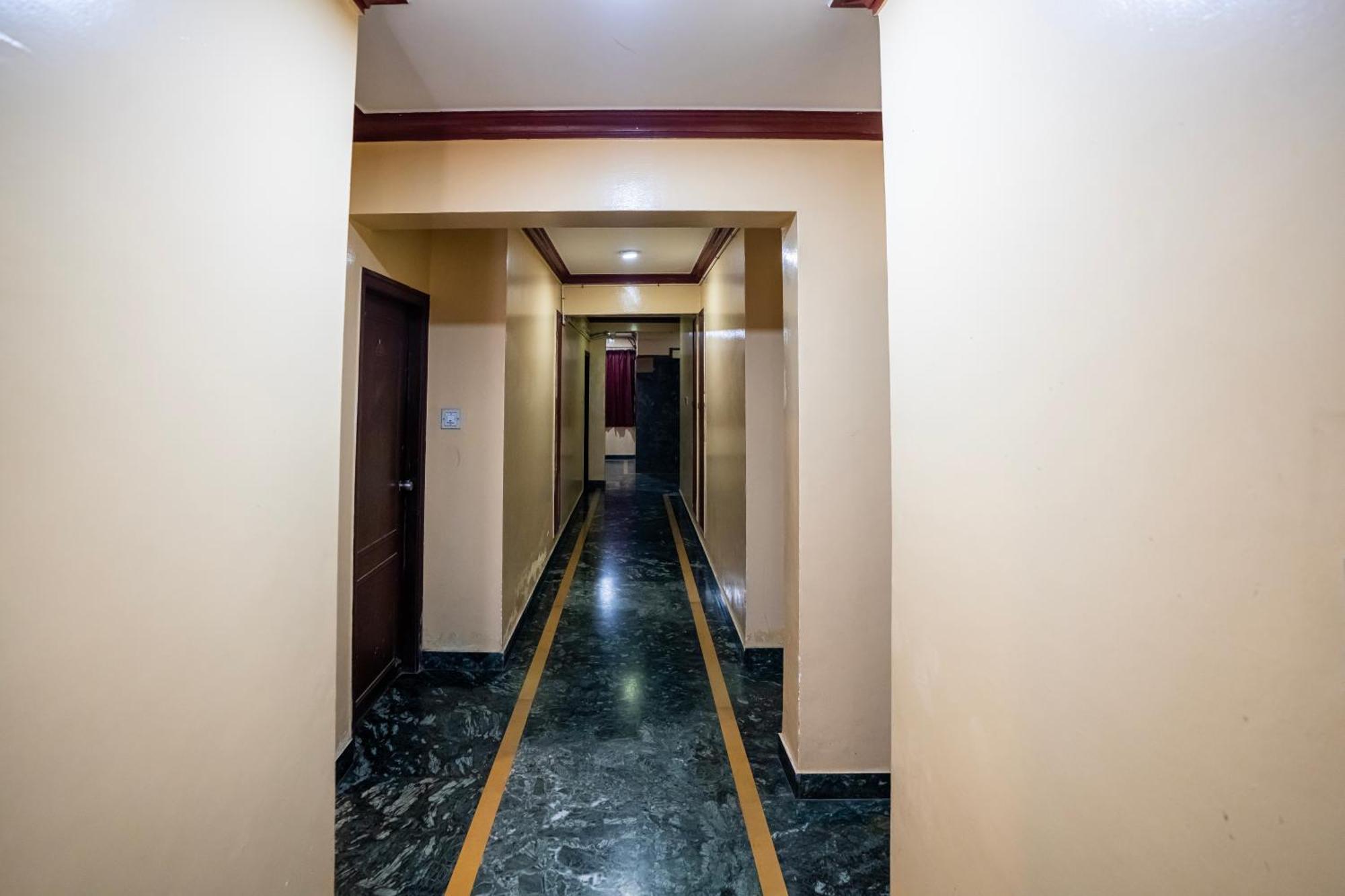 Hotel Vyshak Residency Mysore Bagian luar foto