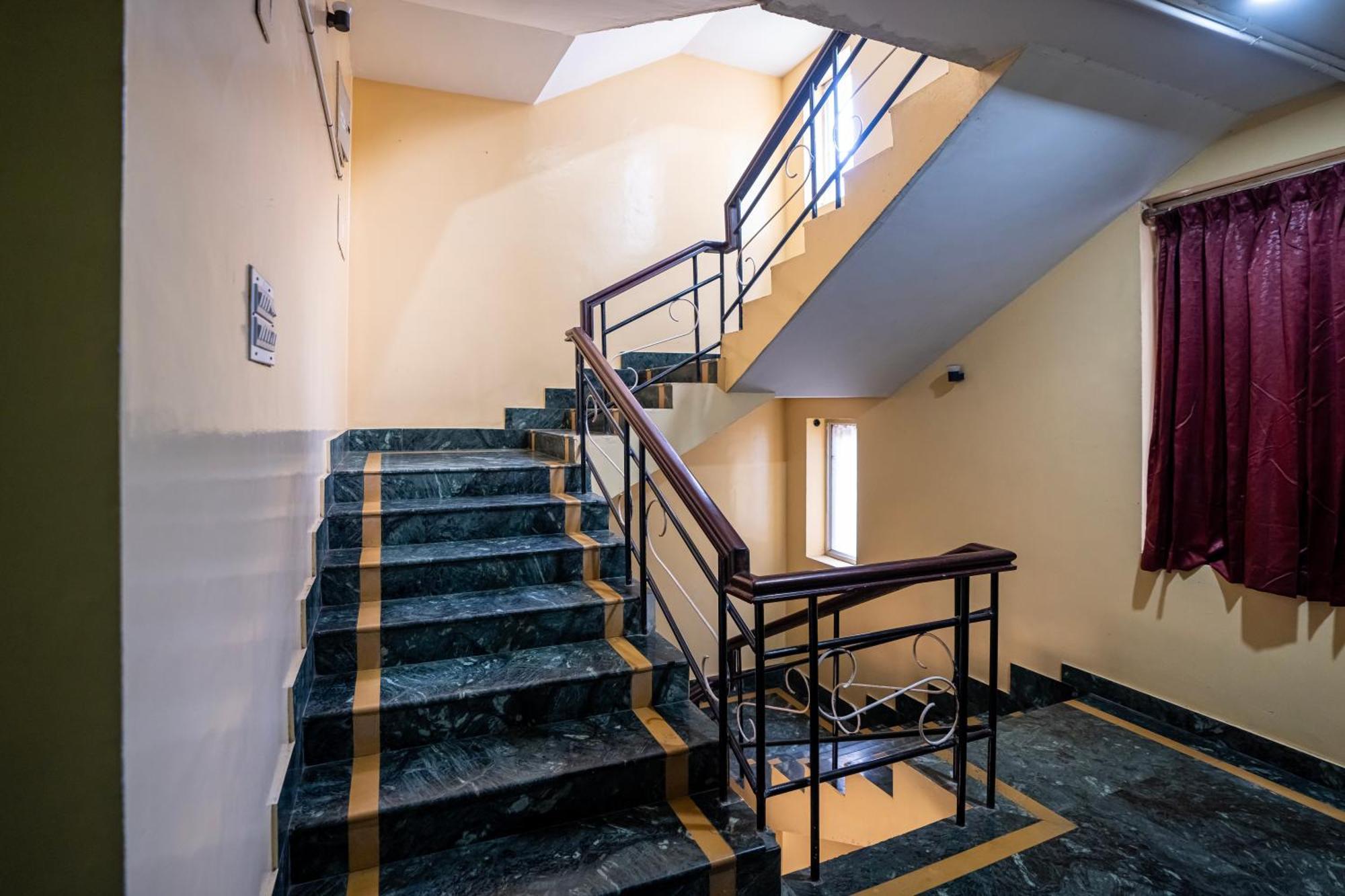 Hotel Vyshak Residency Mysore Bagian luar foto