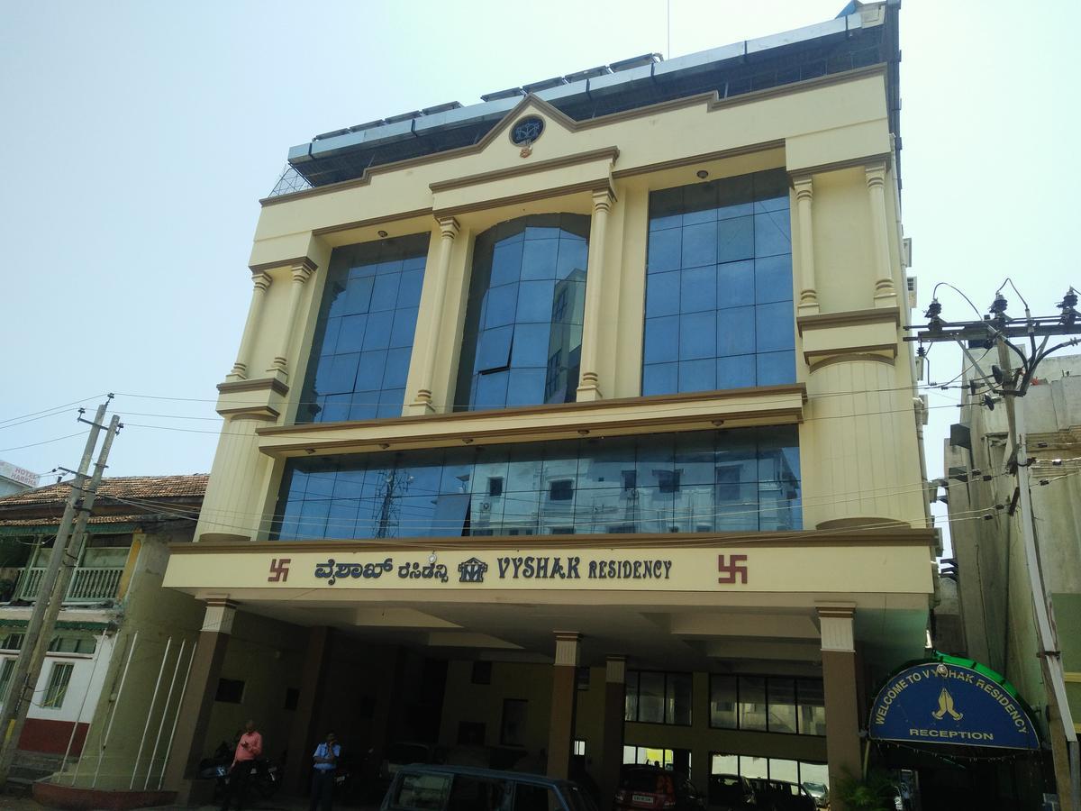 Hotel Vyshak Residency Mysore Bagian luar foto